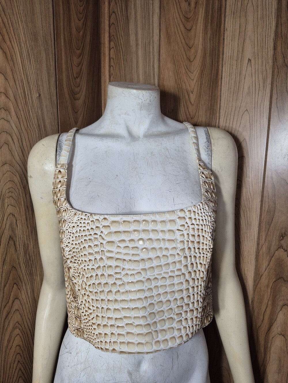 MIA VESPER EMBOSSED CROCODILE PRINT ZIP UP CROPPED CAMI TOP Sz M...in good condi